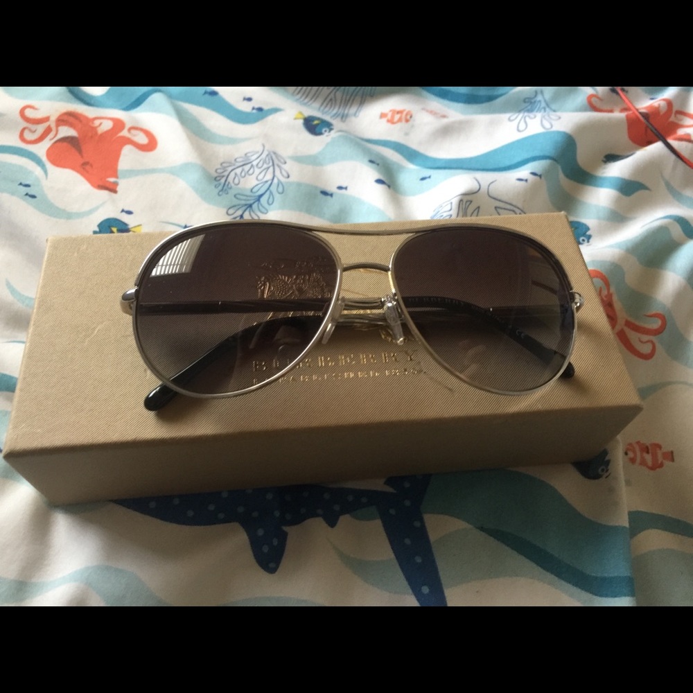 Women’s Burberry Sunglasses BE3082 57mm Silver